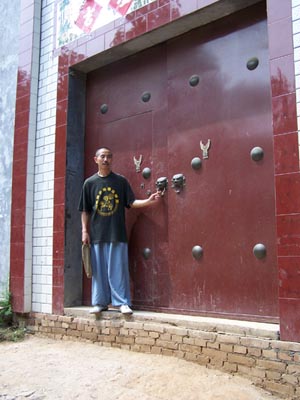 Grootmeester Zhang Jian Zu woont en geeft les bij het Shaolin klooster